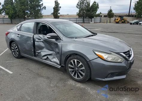 2017 Nissan Altima 2.5 z USA, uszkodzony, nr VIN 1N4AL3AP8HC227350